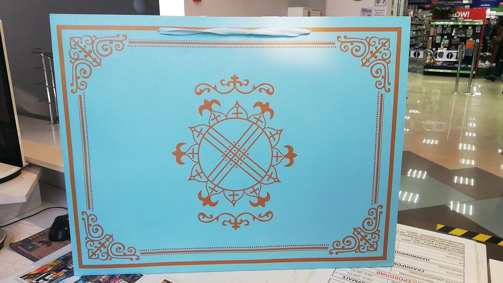 Пакеты коробки подарочные