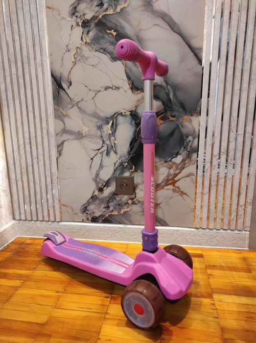 Продается 3х колесный самокат