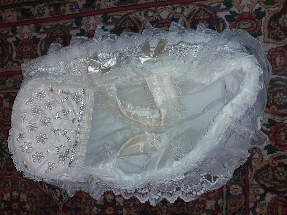 Chaqaloq solib opchiqadigon sumka. Hadiya