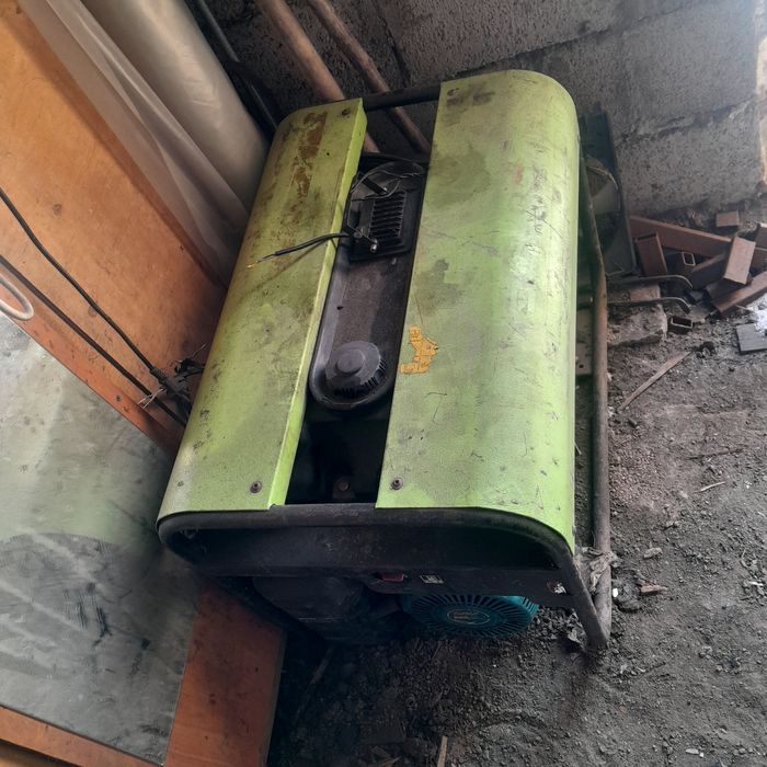 Генератор трехфазны