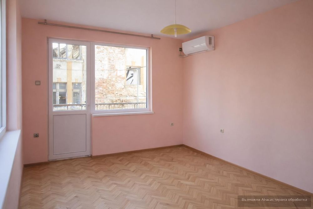 Дава се под наем Четиристаен апартамент в Пловдив, Център - 92 кв.м за 698.19 € - Снимка #1