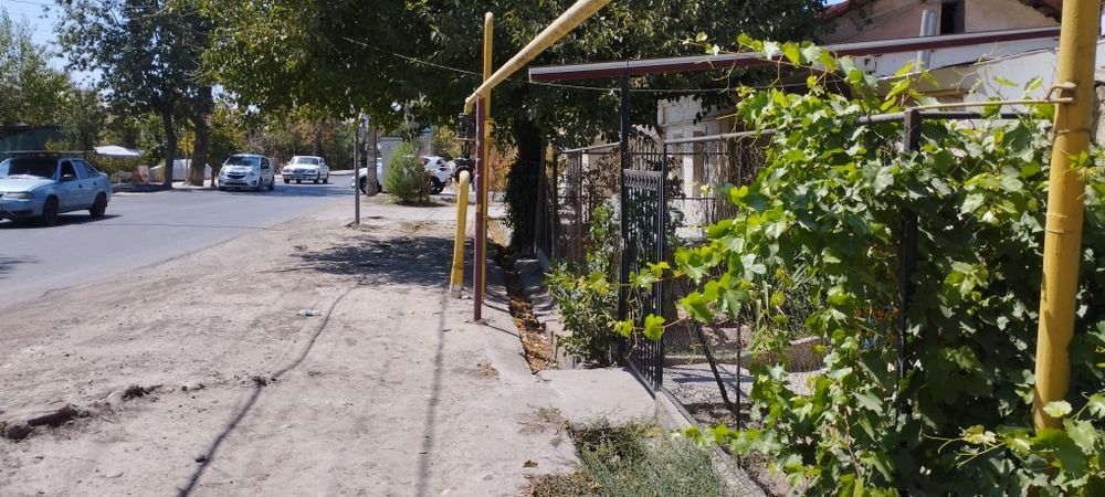 Yashnobod tumani Boku ko'chasi birinchi qatorda uy sotiladi.