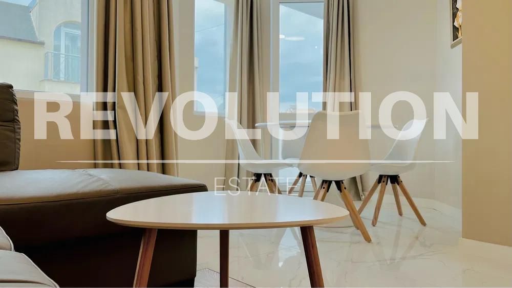 Дава се под наем Двустаен апартамент в Варна, Център - 63 кв.м за 700 € - Снимка #2