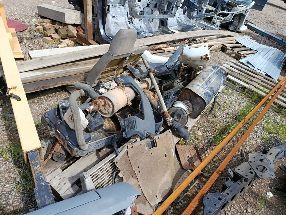 Продам запчасти на Мазду бонго