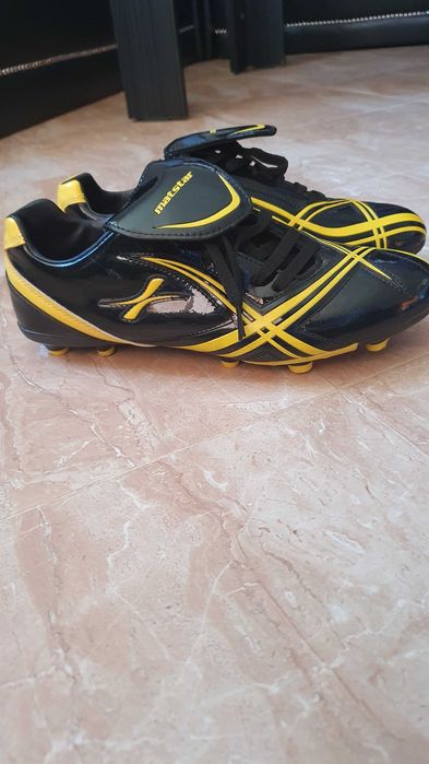 Продавам нови футболни бутонки на matstar