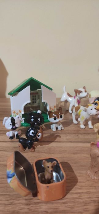 Колекция от  25 малки кучета