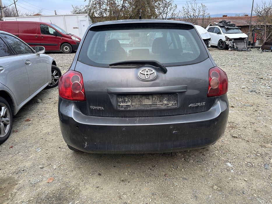 Toyota Auris Тойота Аурис 1.4 d4d 90 кс ММТ кутия НА ЧАСТИ!