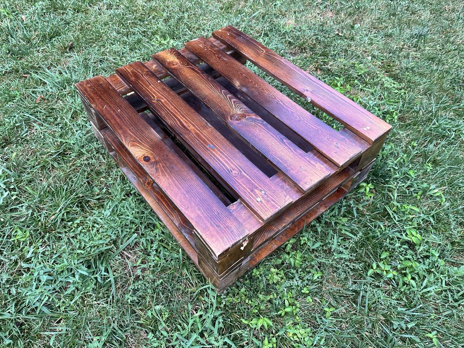 Продаю стильный столик на роликах