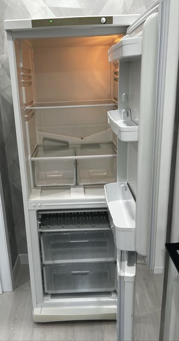 Холодильник Indesit