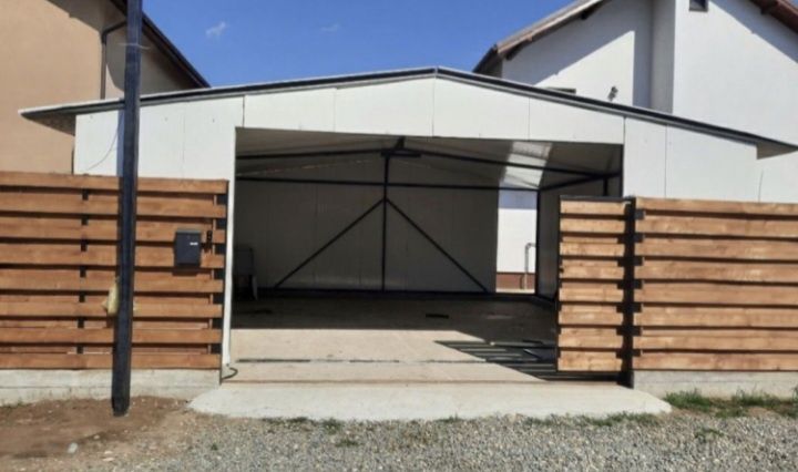Garaje auto pe structura metalica învelite cu panouri Sandwich