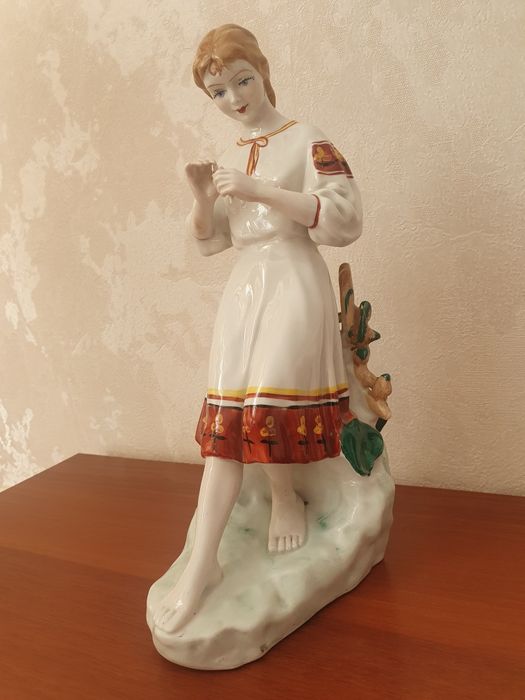 Статуэтки фарфоровые