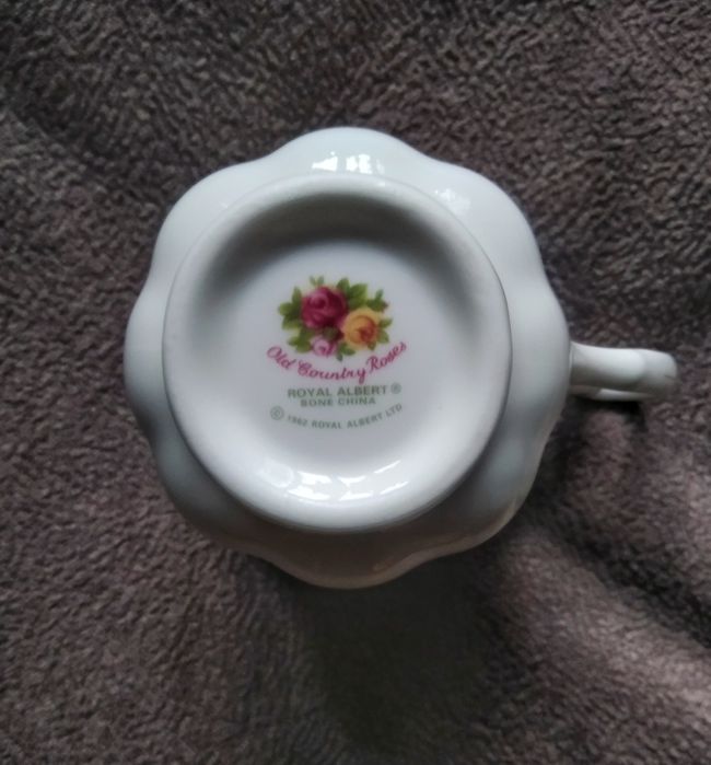 Винтажная чашка Royal Albert