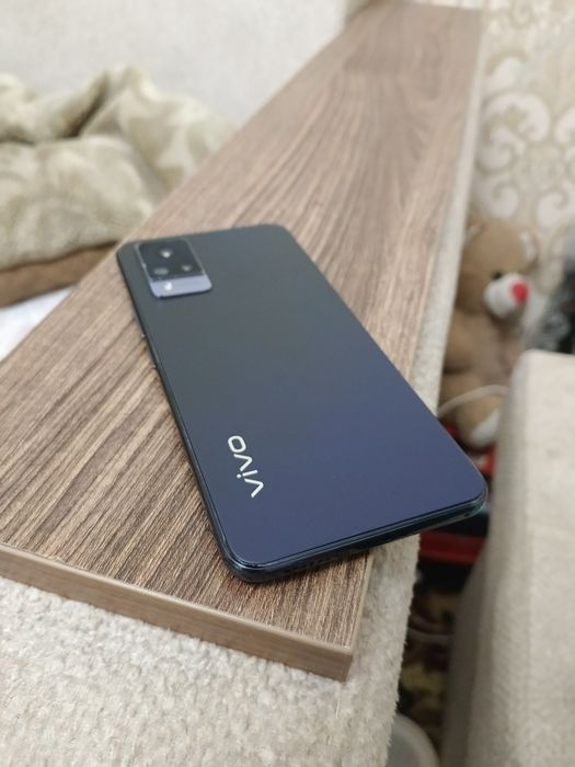Vivo v 21 сотилади