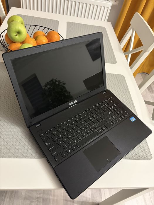 Laptop ASUS X551CA i3 / 4GB RAM / HDD 500GB + încărcător