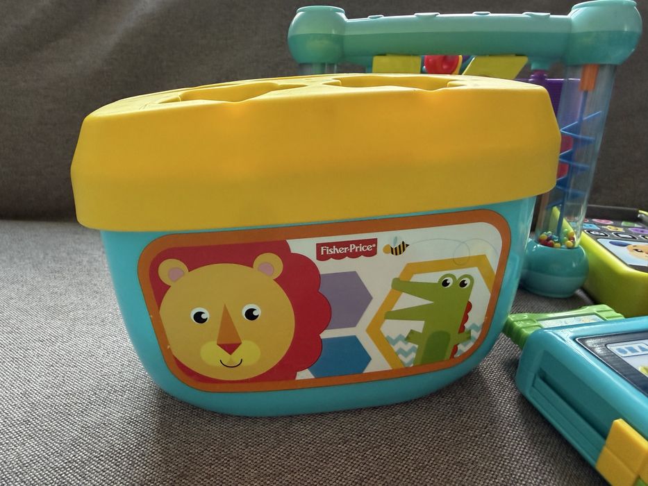4 Играчи  fisher price и една подарък