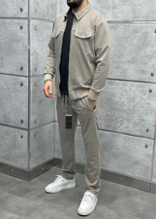 Trening Armani – Cappuccino Premium, Eleganță și Confort