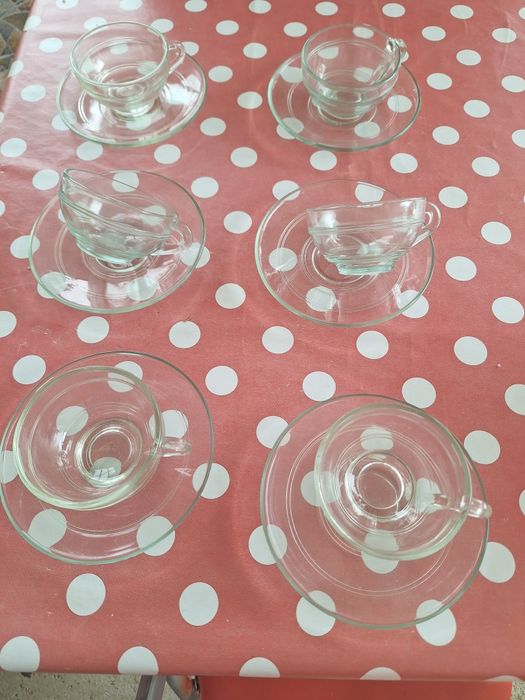6Чаши огнеопорно стъкло витринни и 6 чинийки