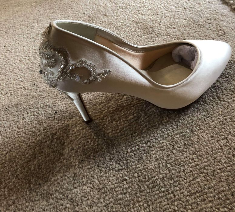 Булчински обувки на ток/ Бели официални обувки на ток