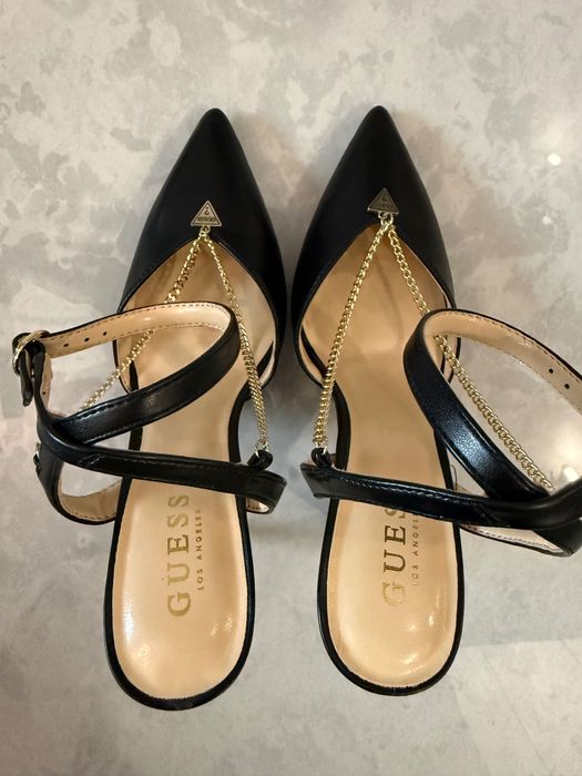 Оригинални обувки Guess, нови