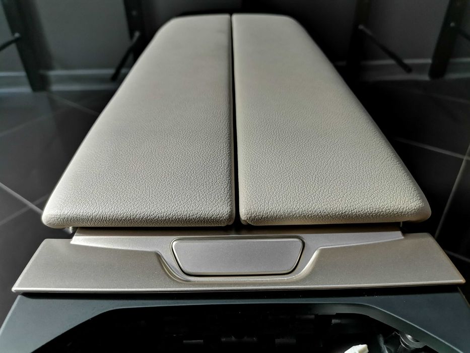 Централна Конзола BMW IX I20 I 20