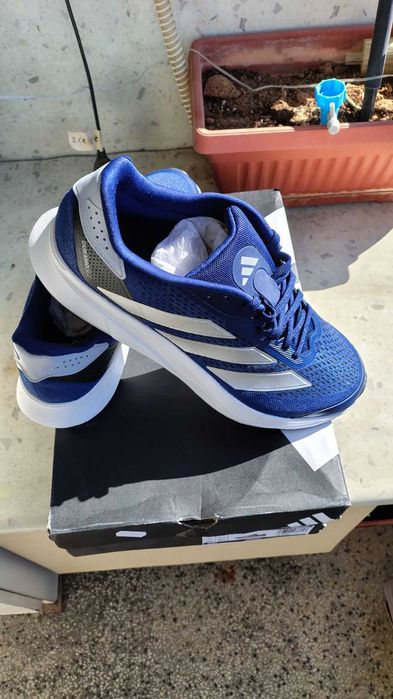 Маратонки adidas, номер 44, стелка 28 см, НОВИ! Левски