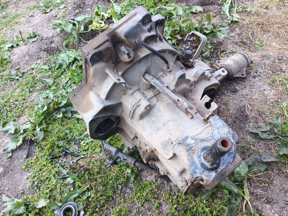 Продавам скоростна кутия за Volkswagen Polo 1.9 чист дизел