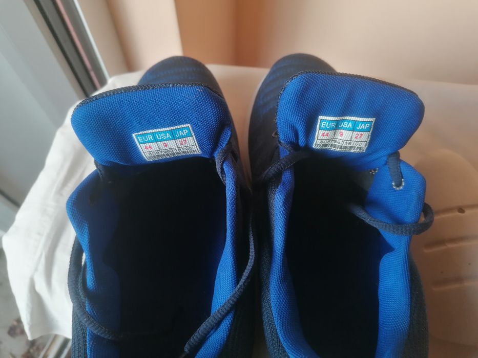 Adidași ușori UK