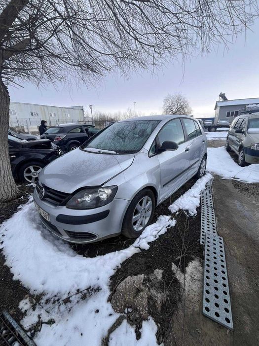 Dezmembram Volkswagen Golf 5 Plus