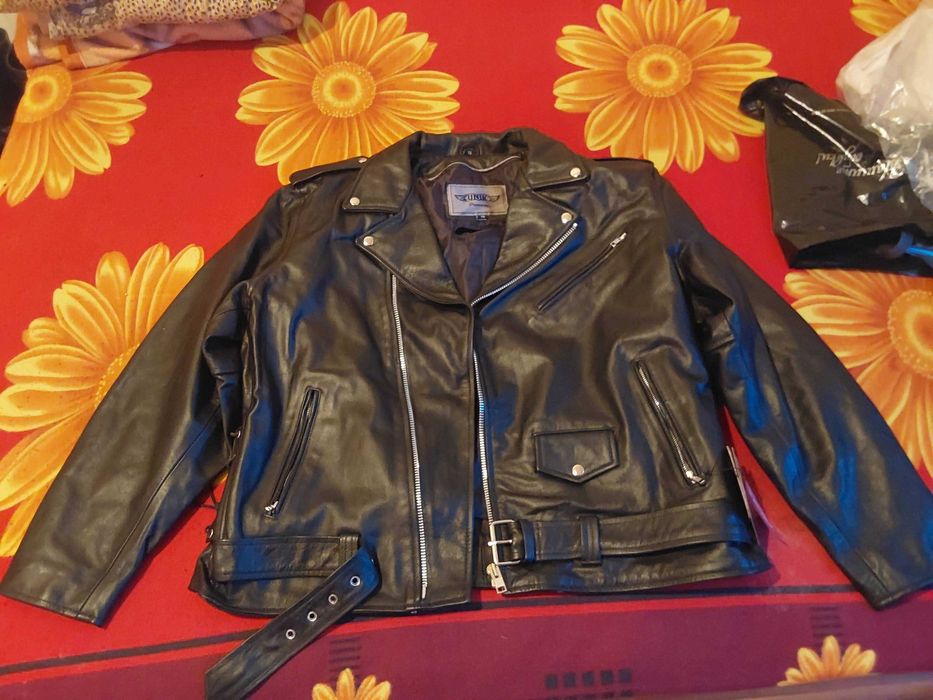 Рокерско яке от естествена кожа 56 размер ,чисто ново.