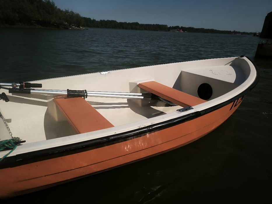 Лодка композит 3м двигател 5hp 2T