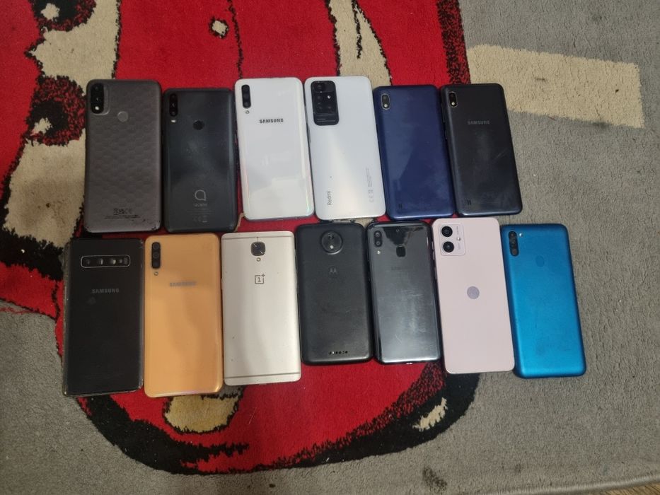 Lot telefoane pentru piese