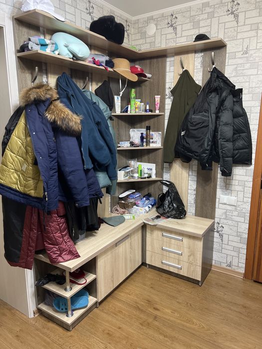 Продам шкаф в прихожую