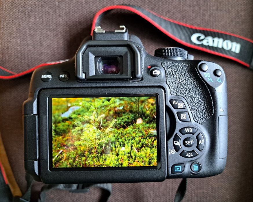 Vând Canon Eos 750D