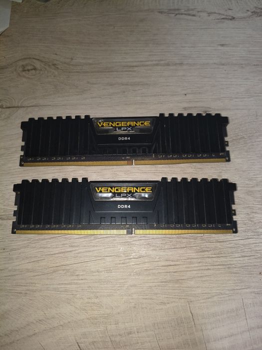 Plăcuțe RAM 2x8 , 16gb ram DDR4 2400mhz