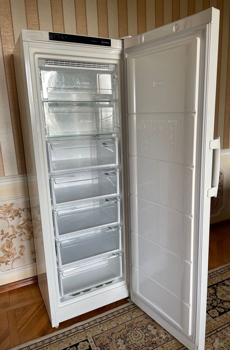 Морозильник Indesit DFZ 5175