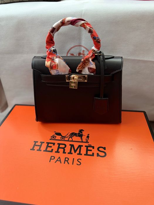 Чанта!! Нова! Налично в черен и кафяв цвят! Комплект кутия и торбичка