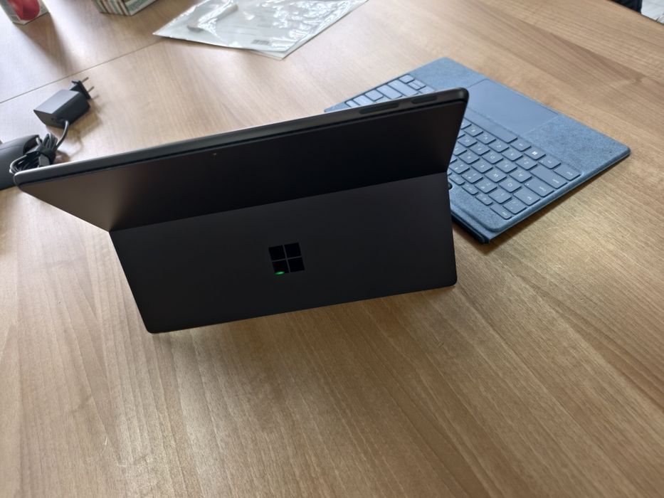 Microsoft Surface Pro 11 Snapdragon X Elite OLED 16/256G +Flex KB+Styl