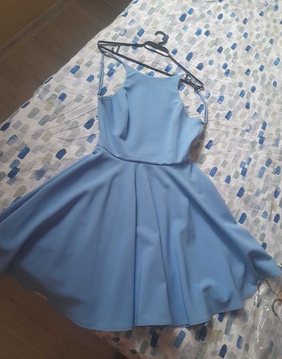 Лятна рокля с гол гръб