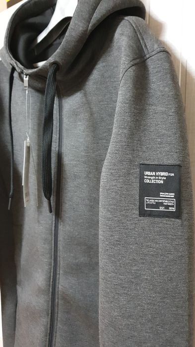 Продам кроссовки новые 40 разм.