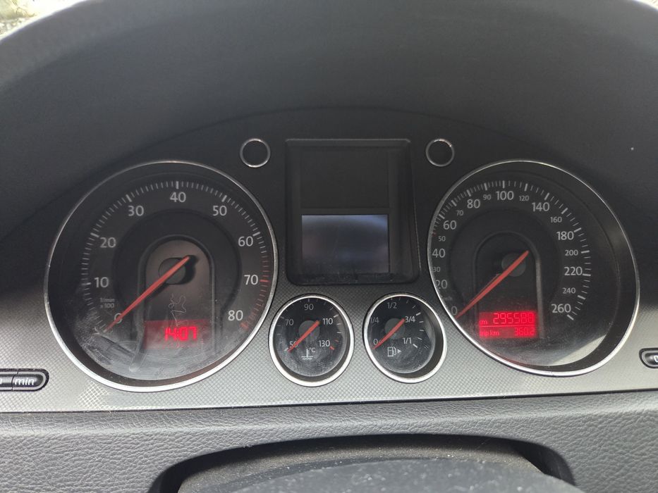 VW Passat B6 1.6 FSI: 295k km REALI. Fără rugină, fără secrete,