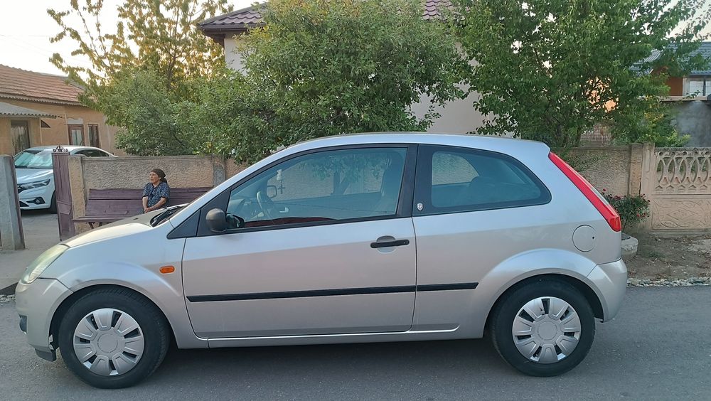 Vând Ford Fiesta -2005