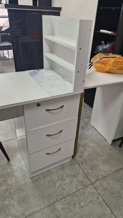 Продам маникюрный стол
