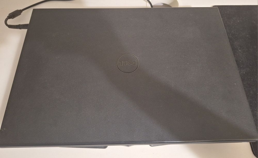 Laptop Dell Inspiron 15 3000