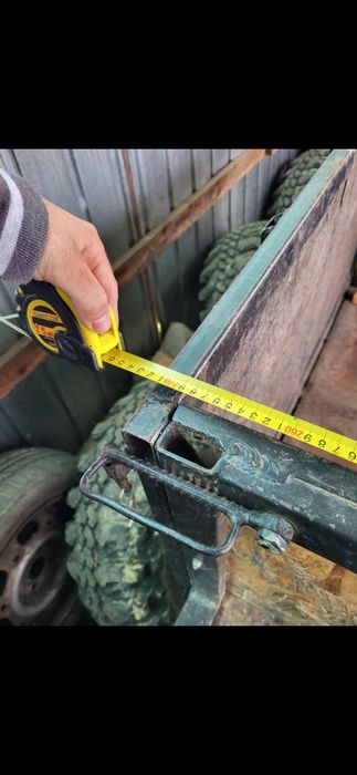 Vand remorca foarte solida.
Perfecta de pus dupa masini de teren, trac