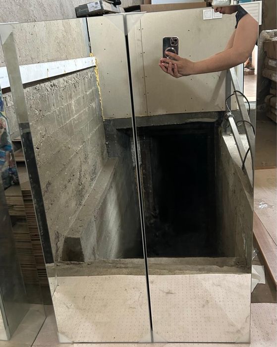 Продам шкаф с зеркалом
