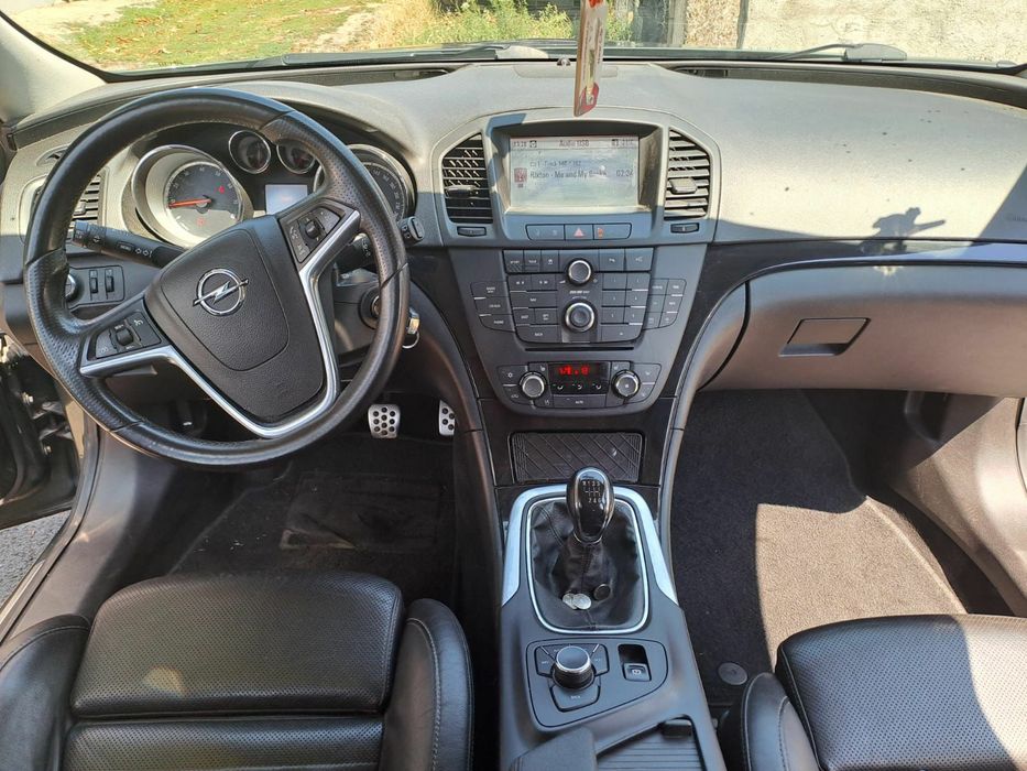 Vând Opel insignia 2.0 benzina
