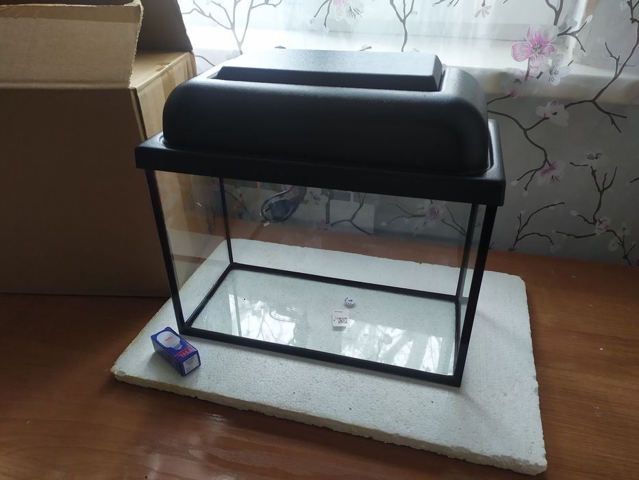 Аквариум в упаковке заводской новый + бонусы и рыбки.