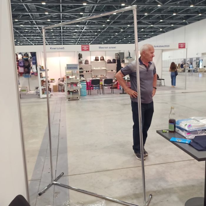 Продам рейл, вешалка напольная