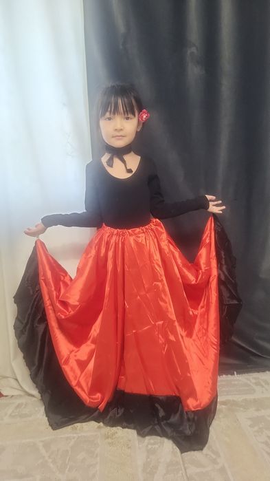 Продам костюмы разные