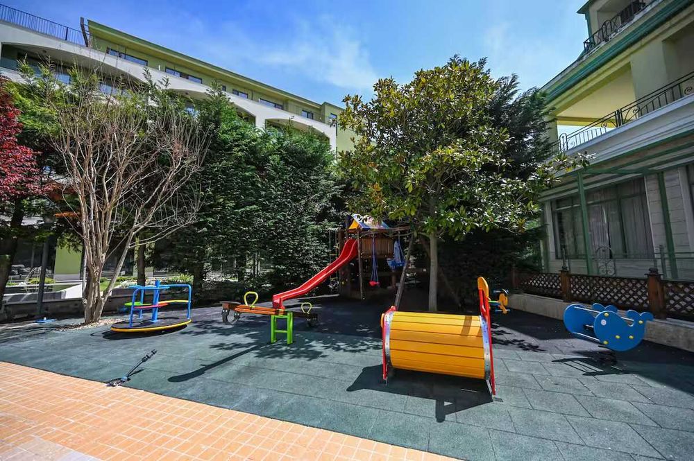 Romance Studio-steps from the Sea 97€